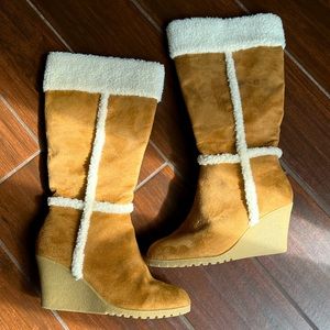 Women’s Old Navy Khaki Wedge Heel Boots Size 9